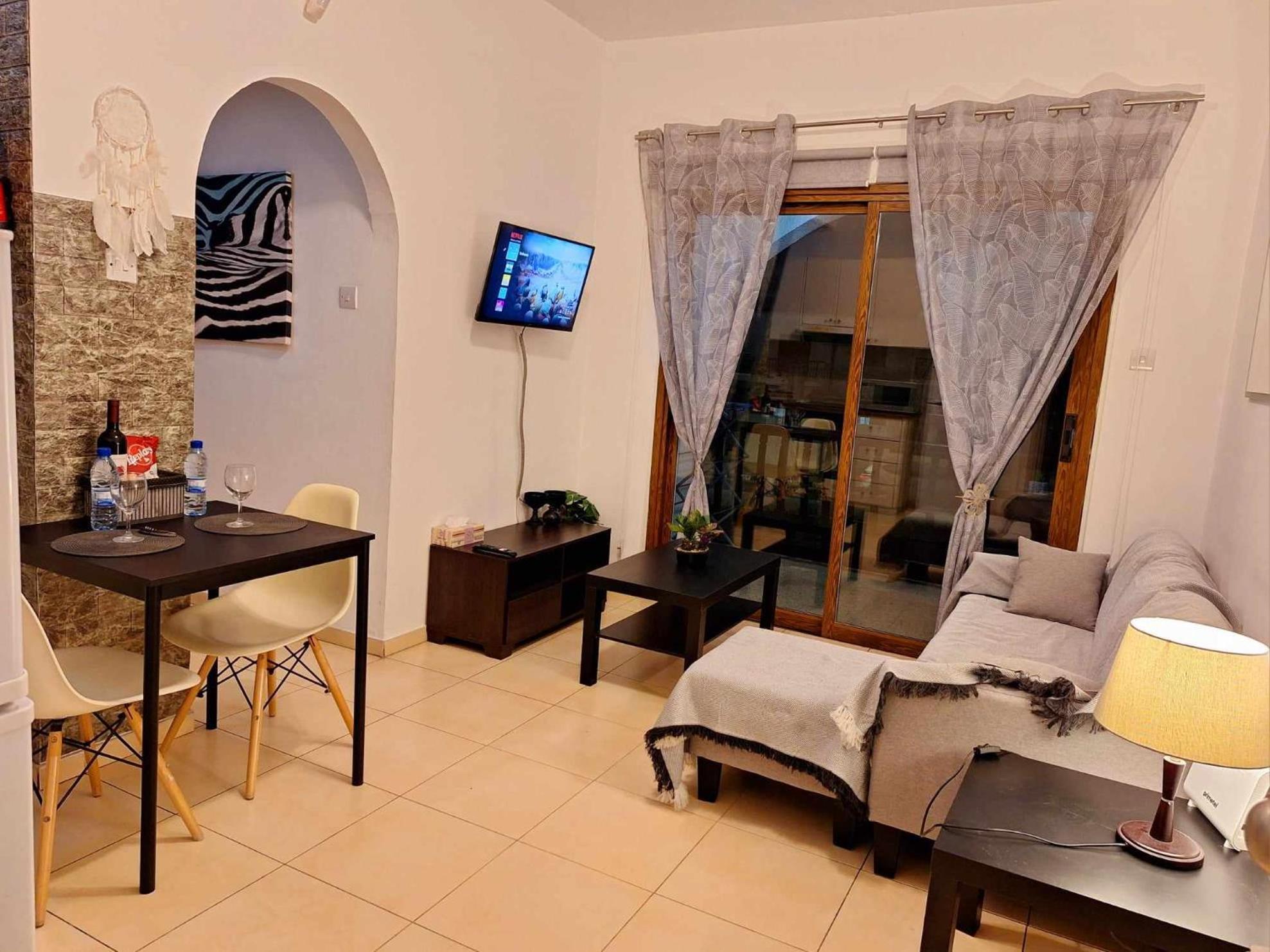 Apartament Kato 400m To The