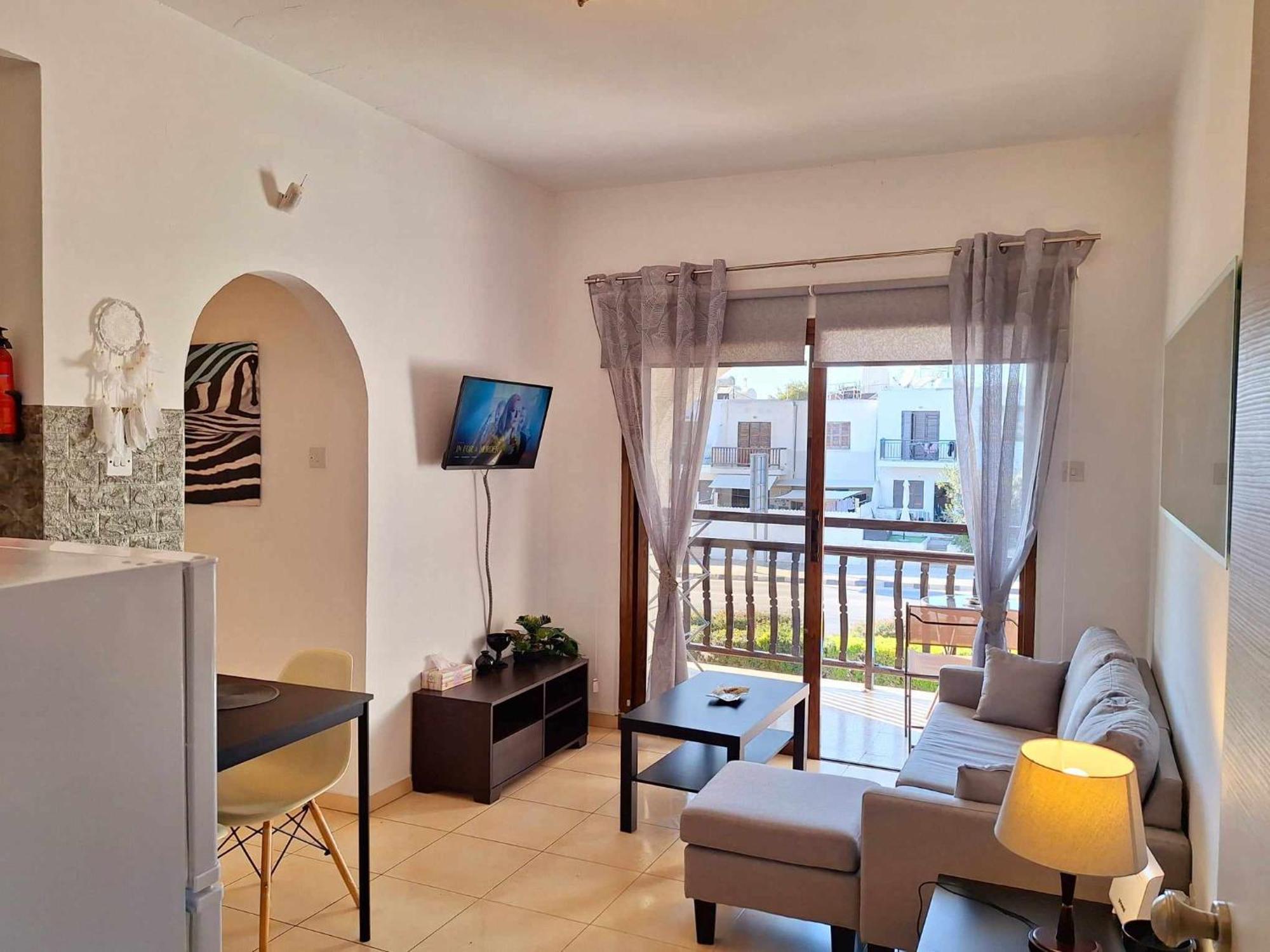 Apartament Kato 400m To The