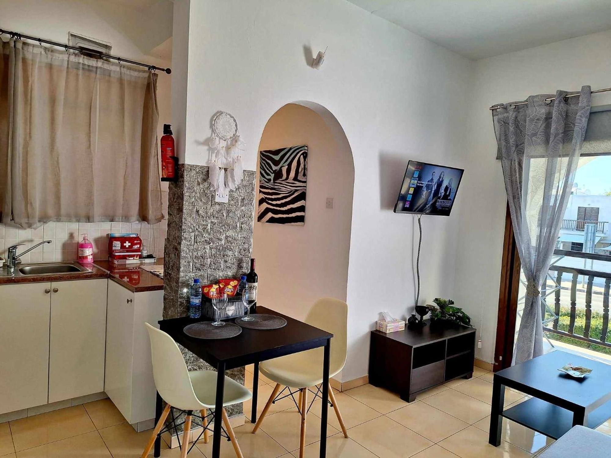 Apartament Kato 400m To The *